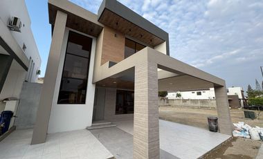 SE VENDE CASA PARA ESTRENO CIUDAD CELESTE  DevE