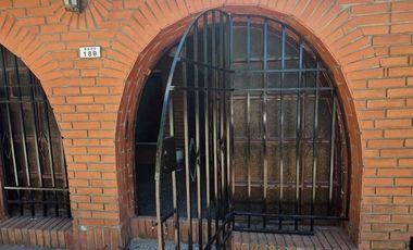 Maipu 189- Casa 2 dormit + Dpto (Villa Don Enrique)