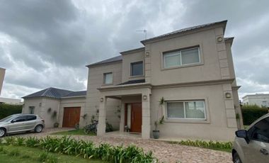 Casa en alquiler en Las Golondrinas