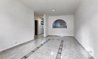 Casa en Arriendo Ubicado en Itagüí Codigo 11038