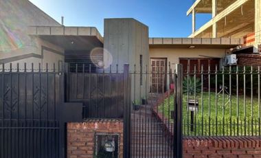 Casa en venta en Isidro Casanova