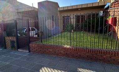 Casa en venta en Isidro Casanova