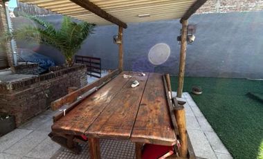 Casa en venta en Isidro Casanova