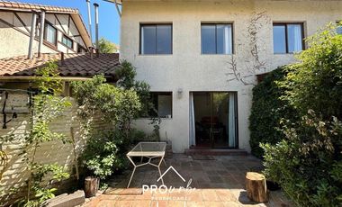 Casa en Arriendo en Amplia casa en el corazón de Vitacura. Alejandro Serani - La Llaveria. Colegio Sagrados Corazones de Manquehue