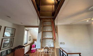 Casa en Arriendo en Amplia casa en el corazón de Vitacura. Alejandro Serani - La Llaveria. Colegio Sagrados Corazones de Manquehue