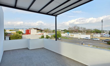 CASA EN VENTA, 2 PLANTAS, 3 RECÁMARAS, 3 BAÑOS, COCHERA PARA 1 AUTO