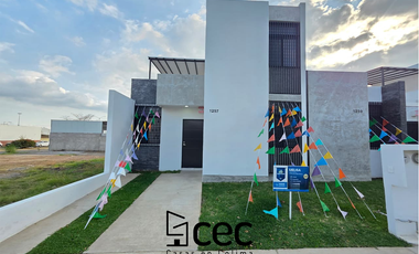 CASA EN VENTA, 2 PLANTAS, 3 RECÁMARAS, 3 BAÑOS, COCHERA PARA 1 AUTO