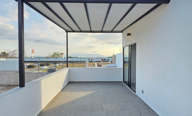 CASA EN VENTA, 2 PLANTAS, 3 RECÁMARAS, 3 BAÑOS, COCHERA PARA 1 AUTO