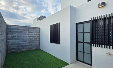 CASA EN VENTA, 2 PLANTAS, 3 RECÁMARAS, 3 BAÑOS, COCHERA PARA 1 AUTO