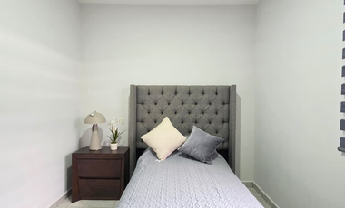 CASA EN VENTA, 1 PLANTA, 2 RECÁMARAS, 1 BAÑO, COCHERA PARA 1 AUTO.