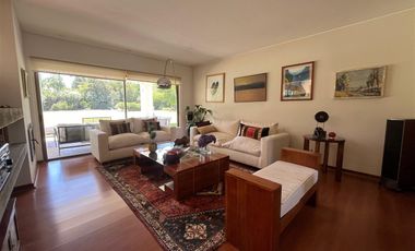 Moderna Y Acogedora Residencia En Chicureo En Venta.