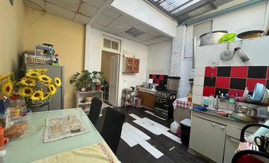 Casa En Esquina En Santiago Centro - Excelente Ubicación