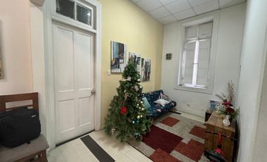 Casa En Esquina En Santiago Centro - Excelente Ubicación