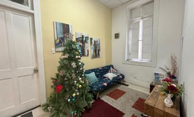 Casa En Esquina En Santiago Centro - Excelente Ubicación