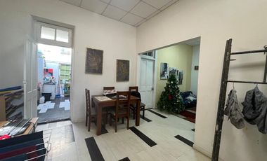 Casa En Esquina En Santiago Centro - Excelente Ubicación