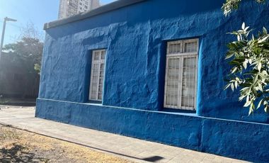 Casa En Esquina En Santiago Centro - Excelente Ubicación