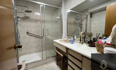 Departamento en venta c/ estacionamiento en Santa María de Manquehue
