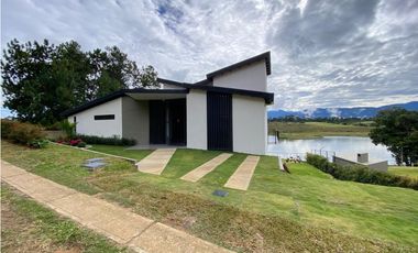 En Venta – Casa en Bosque del  Lago, Mesa de los Santos