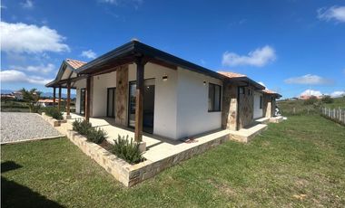 Casa moderna en venta – Pueblito Acuarela 2 | La Mesa de los Santos