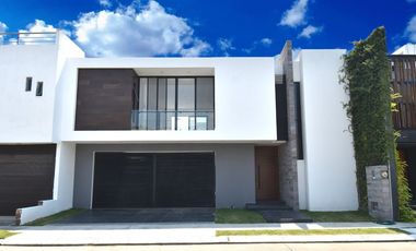 CASA EN RENTA ZONA COUNTRY PUERTA AZUL