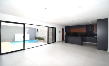 CASA EN RENTA ZONA COUNTRY PUERTA AZUL