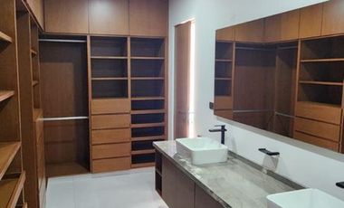 CASA EN RENTA ZONA COUNTRY PUERTA AZUL