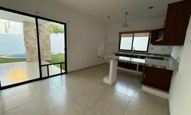 | Exclusiva casa en renta dentro de una excelente zona residencial |