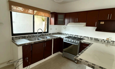 | Exclusiva casa en renta dentro de una excelente zona residencial |