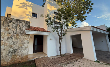 | Exclusiva casa en renta dentro de una excelente zona residencial |