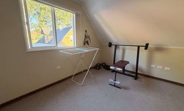 Casa Familiar en Venta | 3 Dormitorios · 2 Baños