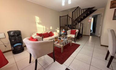 Casa Familiar en Venta | 3 Dormitorios · 2 Baños