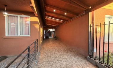 Casa Familiar en Venta | 3 Dormitorios · 2 Baños