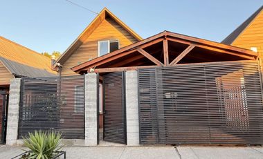 Casa Familiar en Venta | 3 Dormitorios · 2 Baños