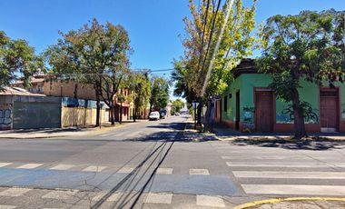 Espaciosa Casa de 2 Pisos con Gran Potencial y Funcionalidad