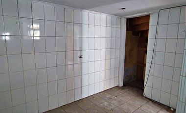 Espaciosa Casa de 2 Pisos con Gran Potencial y Funcionalidad