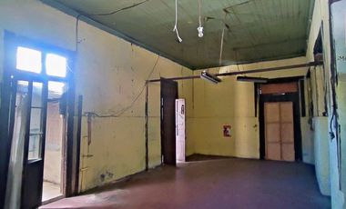 Espaciosa Casa de 2 Pisos con Gran Potencial y Funcionalidad