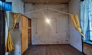 Espaciosa Casa de 2 Pisos con Gran Potencial y Funcionalidad