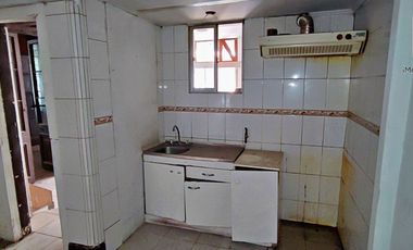 Espaciosa Casa de 2 Pisos con Gran Potencial y Funcionalidad