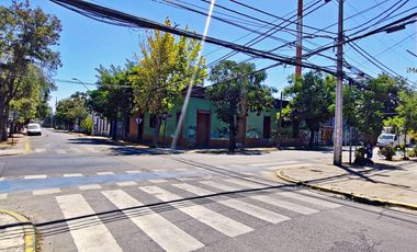 Espaciosa Casa de 2 Pisos con Gran Potencial y Funcionalidad