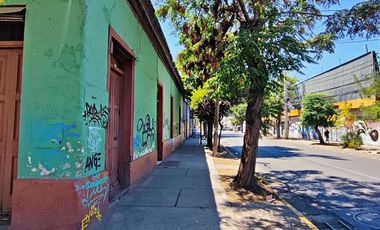 Espaciosa Casa de 2 Pisos con Gran Potencial y Funcionalidad