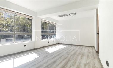 Oficina en Arriendo en a pasos del metro los leones