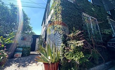 Casa de dos pisos 3 Dorm y departamento interior