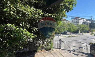 Casa de dos pisos 3 Dorm y departamento interior