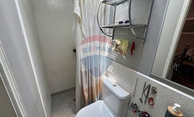 Casa de dos pisos 3 Dorm y departamento interior