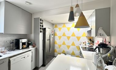 Casa de dos pisos 3 Dorm y departamento interior