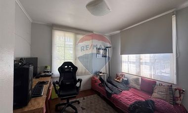 Casa de dos pisos 3 Dorm y departamento interior