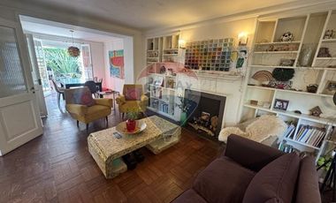 Casa de dos pisos 3 Dorm y departamento interior