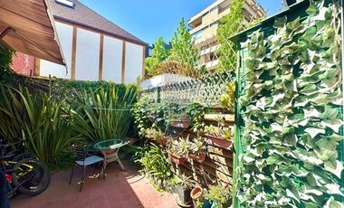 Casa de dos pisos 3 Dorm y departamento interior