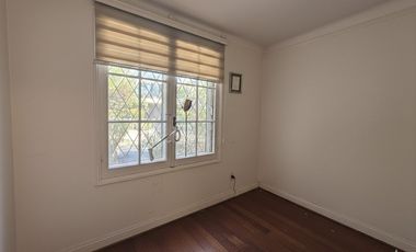 Casa de dos pisos 3 Dorm y departamento interior