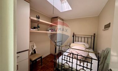 Casa de dos pisos 3 Dorm y departamento interior